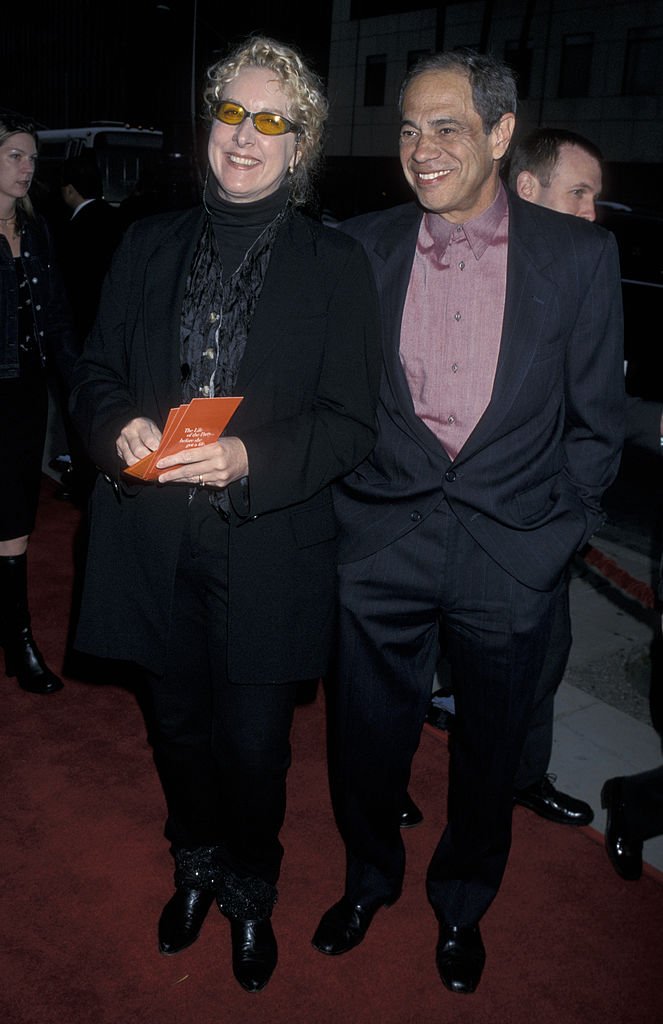 Image Credits: Getty Images / Ron Galella, Ltd. / Ron Galella Collection | Actress Betty Thomas and actor Reni Santoni attending the world premiere of "28 Days" on April 6, 2000 at the Academy Theater in Beverly Hills, California.