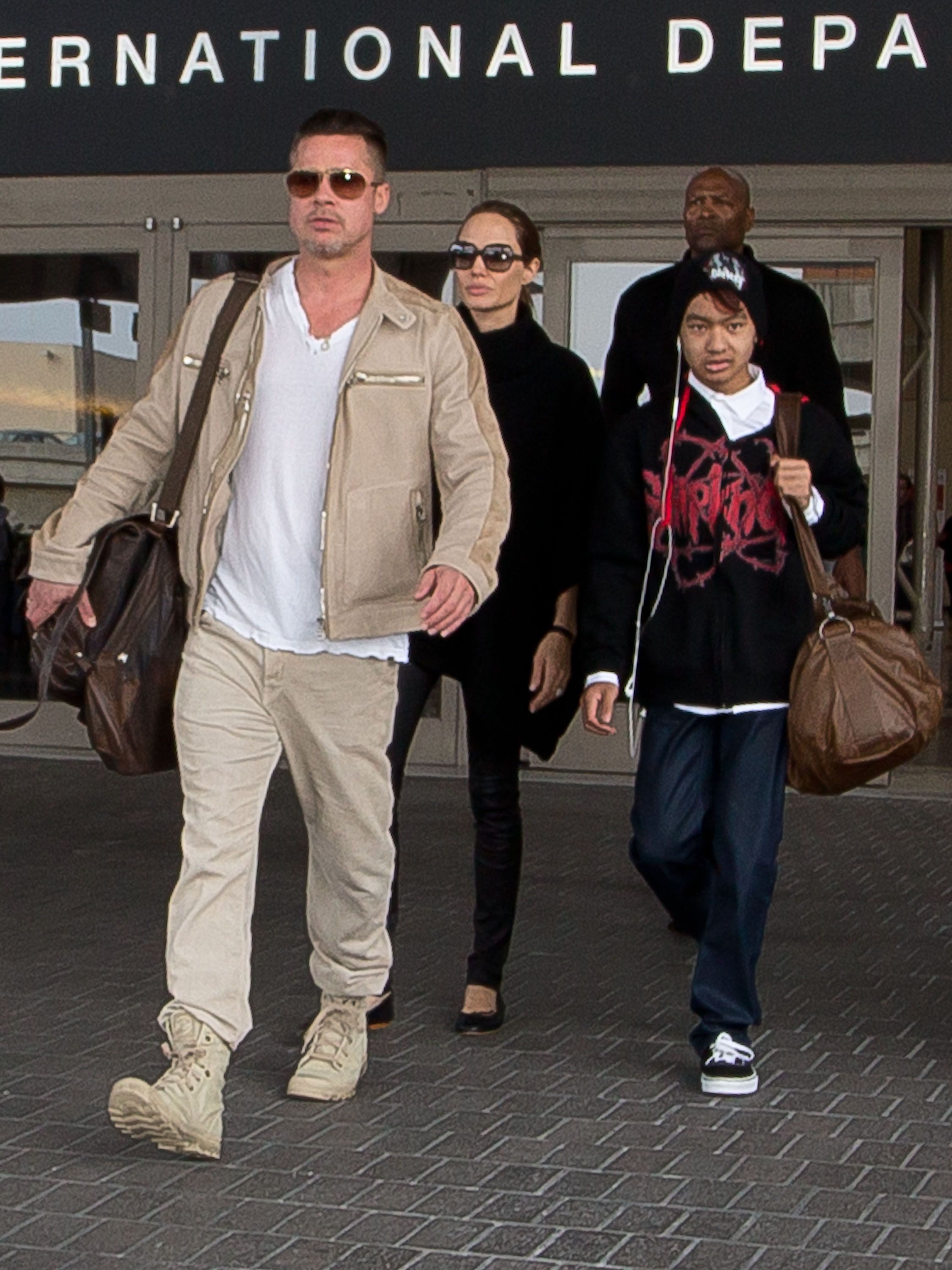 Brad Pitt, Angelina Jolie and their oldest son Maddox / Getty Images