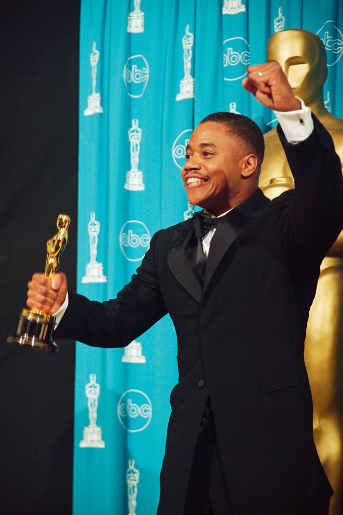 Image Credits: Getty Images / Steve Starr/CORBIS | Best Supporting actor Cuba Gooding, Jr. holds the Oscar he won for his role in Jerry Maguire