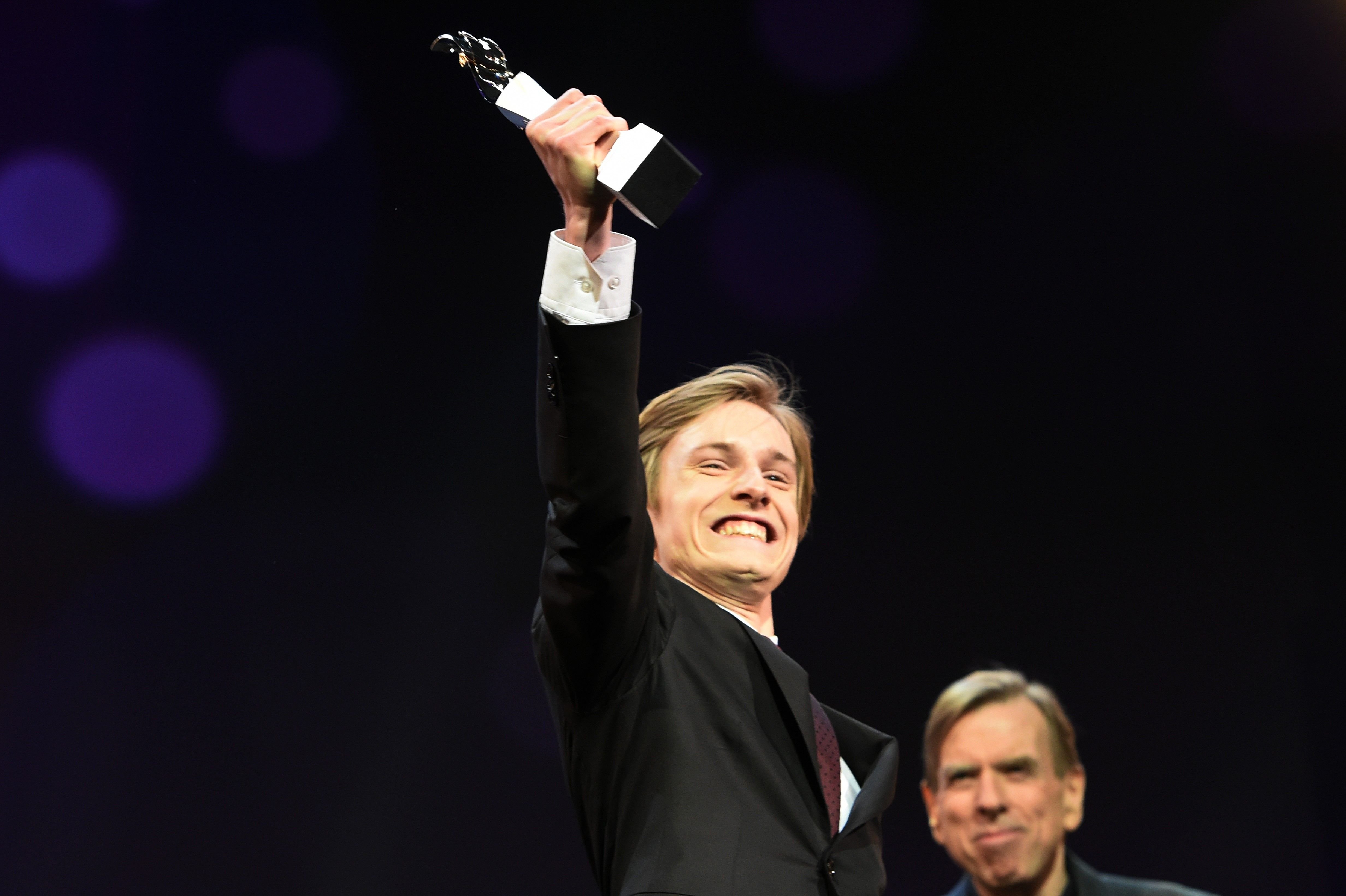 Louis Hofmann receives the award at the 'The Party' premiere during the 67th Berlinale International Film Festival / Photo: Getty Images