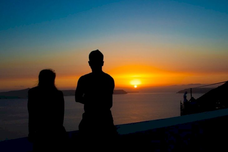 Image Credits: Getty Images / Couple at sunset