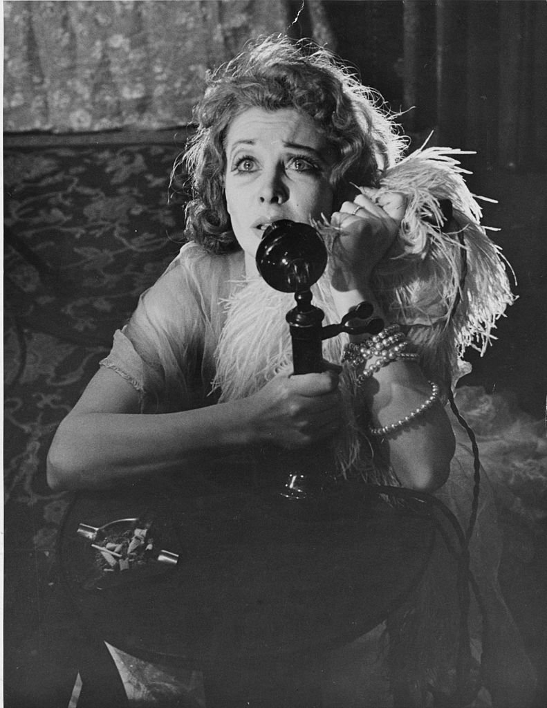 Image Credits: Getty Images / Kurt Hutton/Picture Post/Hulton Archive | Leigh won her second Best Actress Oscar
