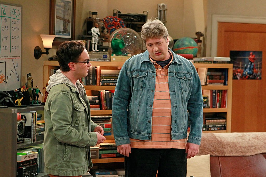 Image Credit: Getty Images / Leonard (Johnny Galecki, left) comes face-to-face with his high school bully (Lance Barber, right).