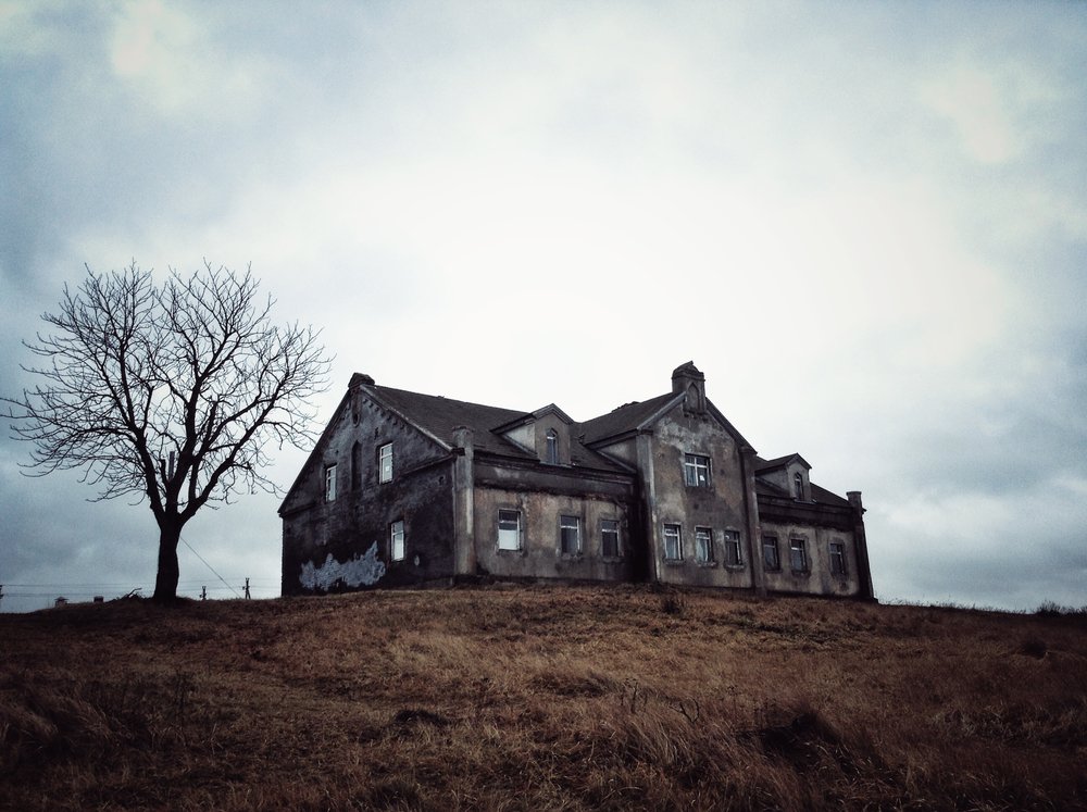 A haunted and abandoned mansion | Shutterstock