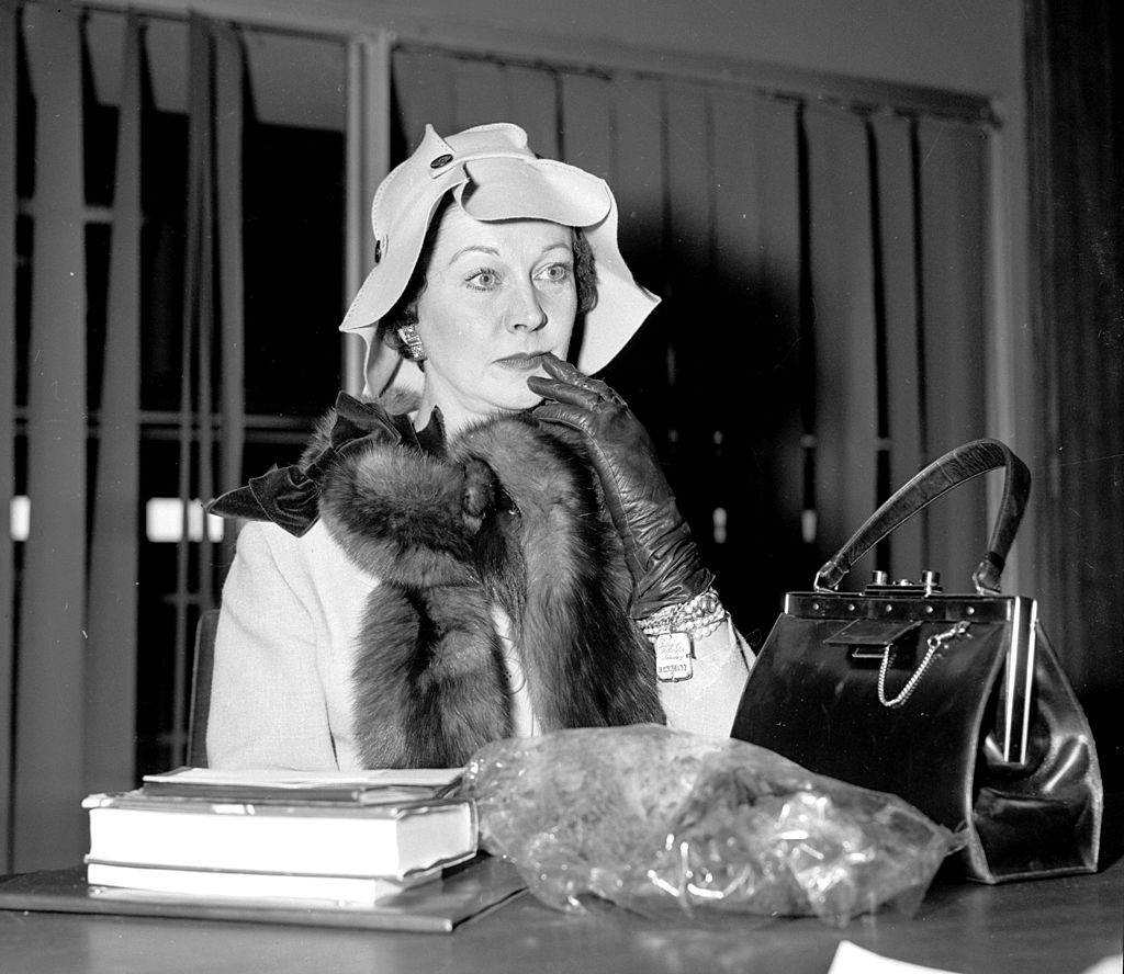 Image Credits: Getty Images / New York Daily News Archive | Vivien Leigh while talking to reporters about her marital status in 1960