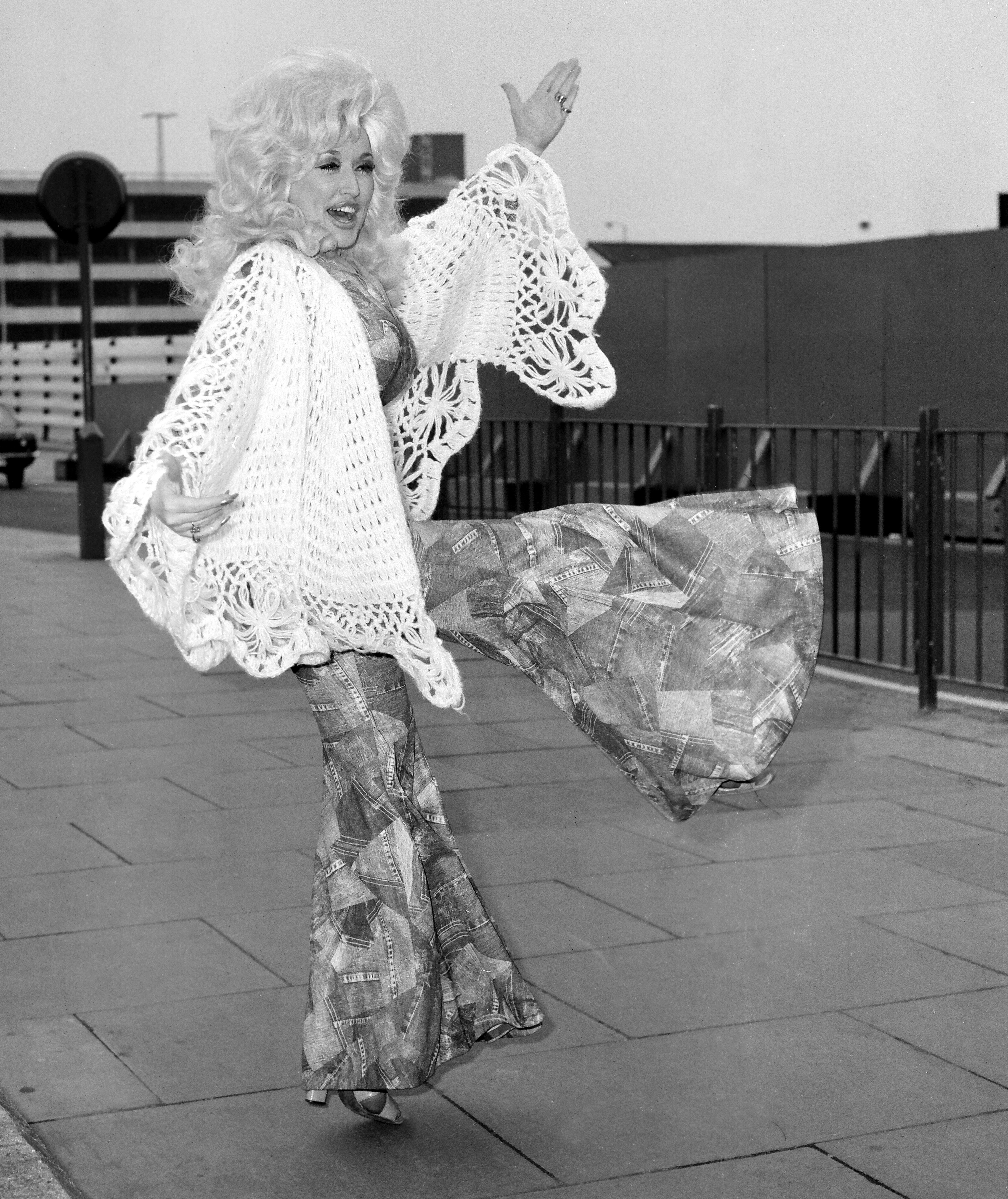 Image Credits: Getty Images / Daily Mirror / Mirrorpix | Singer Dolly Parton in London. Image Credits: Getty Images / Daily Mirror / Mirrorpix | Singer Dolly Parton in London.
