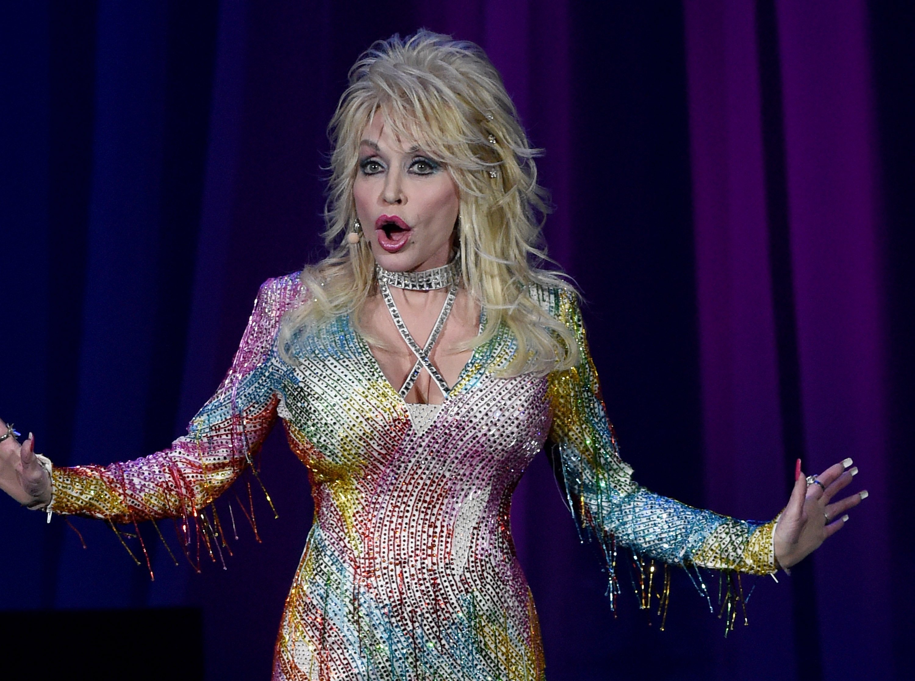 Reason Behind Dolly Parton’s Love For the Long Sleeves