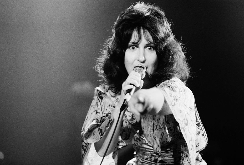 Image Credits: Getty Images / Michael Putland | American singer Grace Slick performing with American rock group Jefferson Starship, New York, USA, September 1978. Image Credits: Getty Images / Michael Putland | American singer Grace Slick performing with American rock group Jefferson Starship, New York, USA, September 1978.