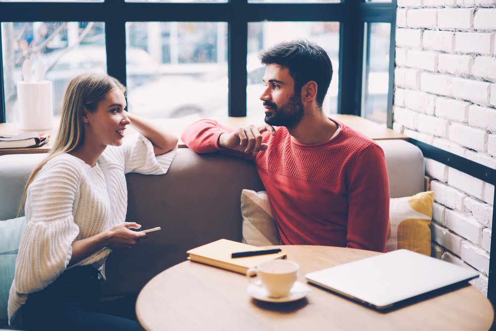 Couple on date but girl still texting | Unsplash Couple on date but girl still texting | Unsplash