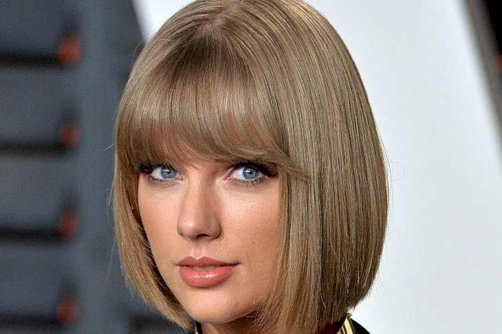 Image Credits: Getty Images / Anthony Harvey | Taylor Swift attends the 2016 Vanity Fair Oscar Party hosted By Graydon Carter at Wallis Annenberg Center for the Performing Arts on February 28, 2016 in Beverly Hills, California.