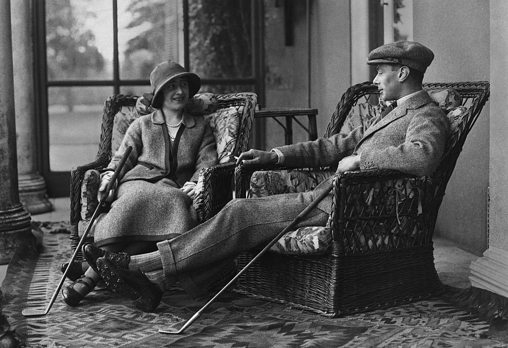 Image Source: Getty Images/Hulton Deutsch/Albert and Elizabeth, Duke and Duchess of York, relax after a round of golf during their honeymoon. They are the future King George VI and Queen Elizabeth of England