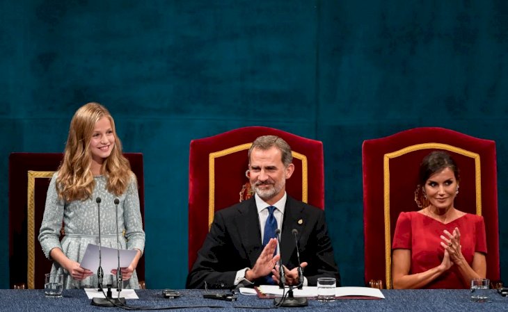 Image Credit: Getty Images / Princess Leonor at an event with her parents, King Felipe VI and Queen Letizia.