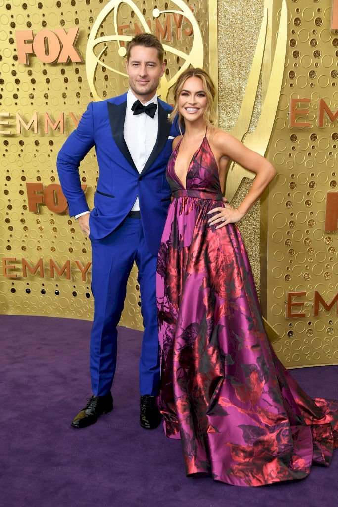 Image Credit: Getty Images / Actors, Chrishell Stause and Justin Hartley arrive at an event.