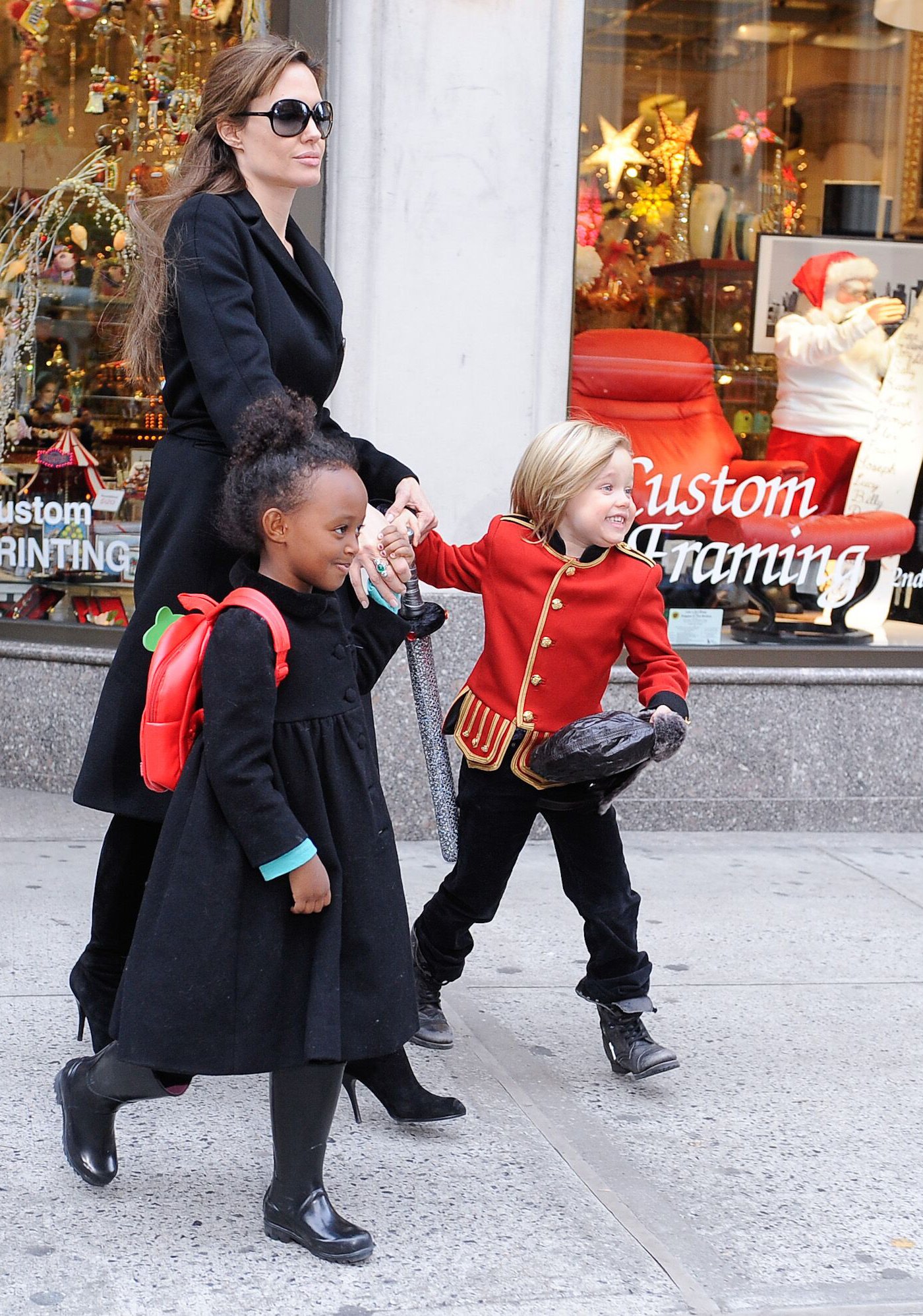 Angelina and her children Zahara and Shiloh / Getty Images