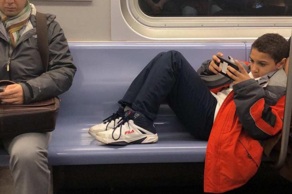 Spoiled Kid Took 3 Subway Seats While His Mother Ignored It, So A Heroic Stranger Taught The Boy