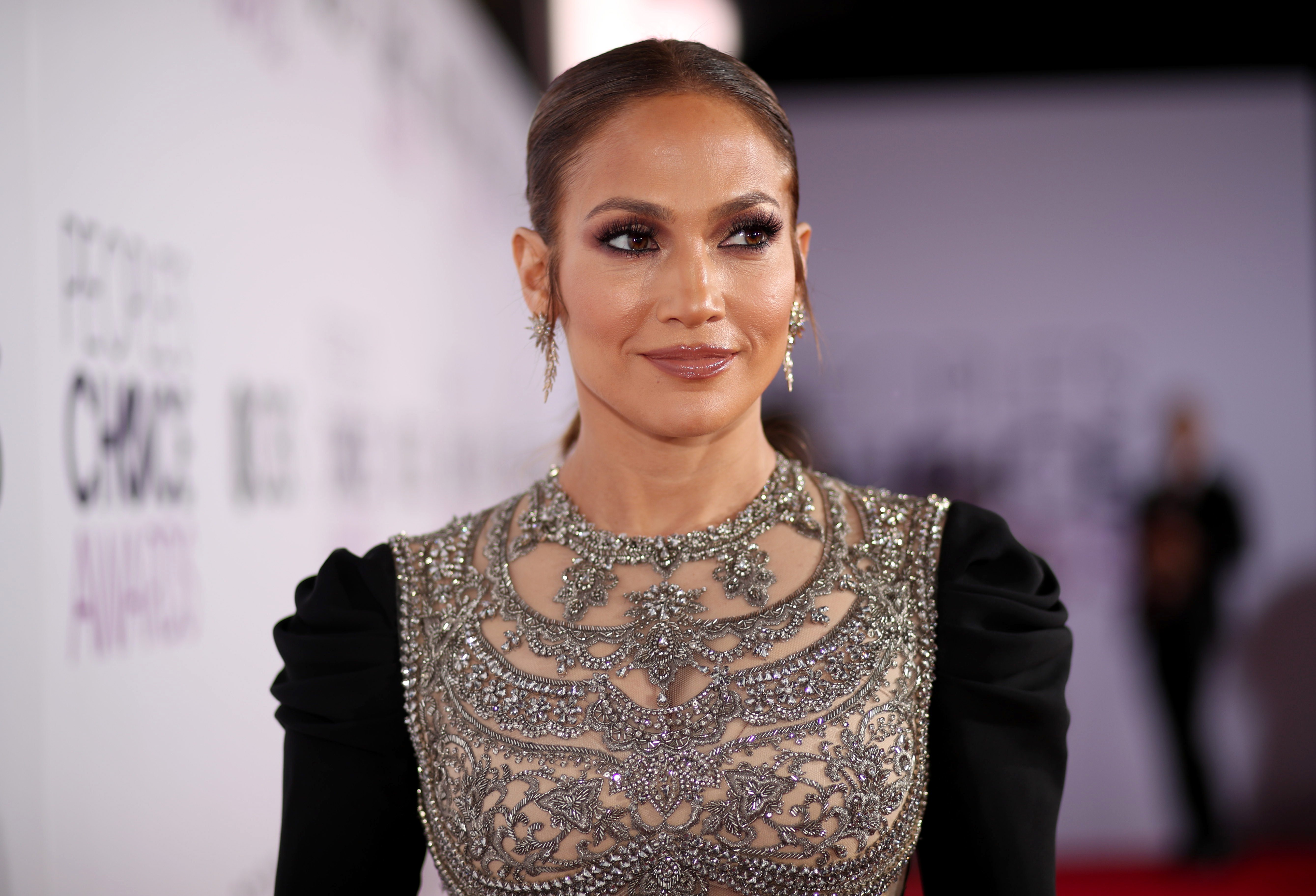 Image Credit: Getty Images / Jennifer Lopez on the red carpet.