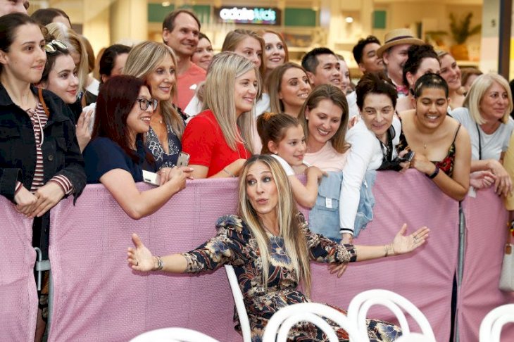 Image Credits: Getty Images / Daniel Pockett | Sarah Jessica Parker meets fans at Highpoint Shopping Centre on October 23, 2019 in Melbourne, Australia. Image Credits: Getty Images / Daniel Pockett | Sarah Jessica Parker meets fans at Highpoint Shopping Centre on October 23, 2019 in Melbourne, Australia.