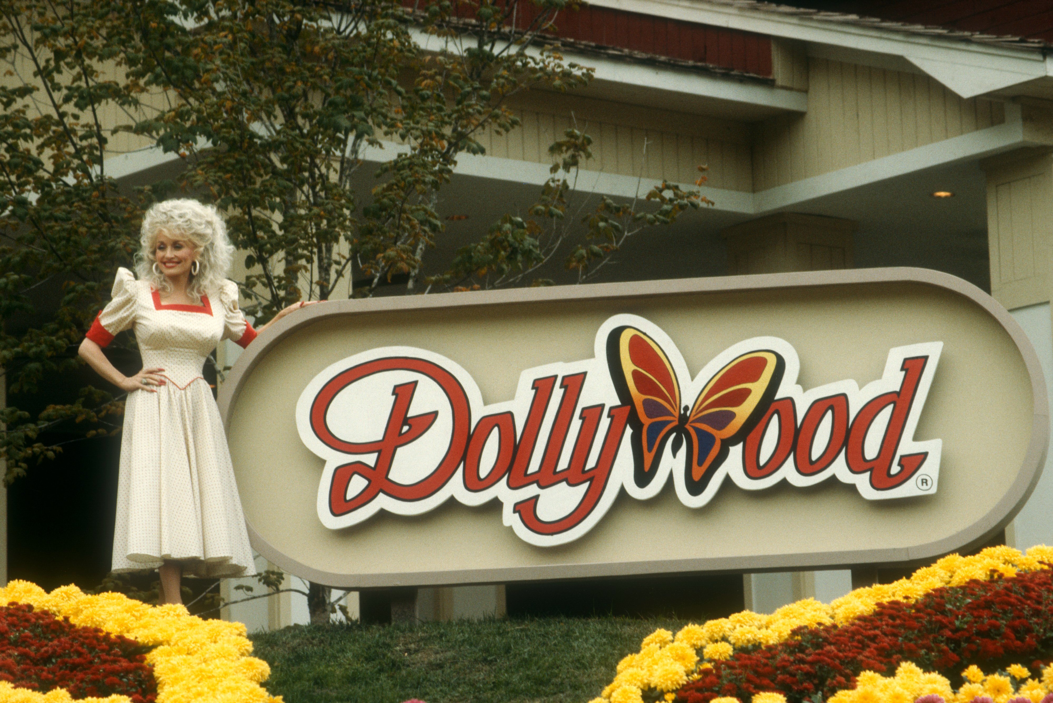 Image Credits: Getty Images / Ron Davis | American singer and songwriter Dolly Parton poses for a portrait at Dollywood on October 24, 1988 in Pigeon Forge, Tennessee. Image Credits: Getty Images / Ron Davis | American singer and songwriter Dolly Parton poses for a portrait at Dollywood on October 24, 1988 in Pigeon Forge, Tennessee.