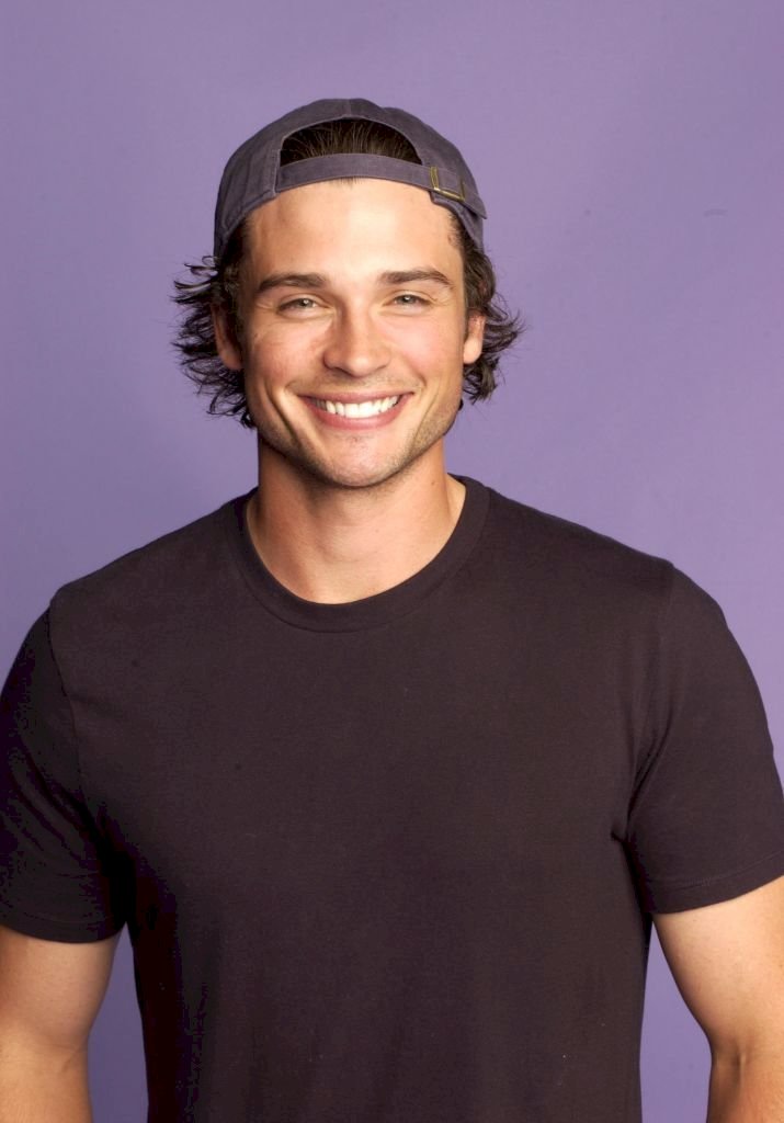 Image Credits: Getty Images / Ray Mickshaw / WireImage | Tom Welling during Fox Portrait Studio at the 2004 Teen Choice Awards at Universal Ampitheatre in Universal City, California, United States.