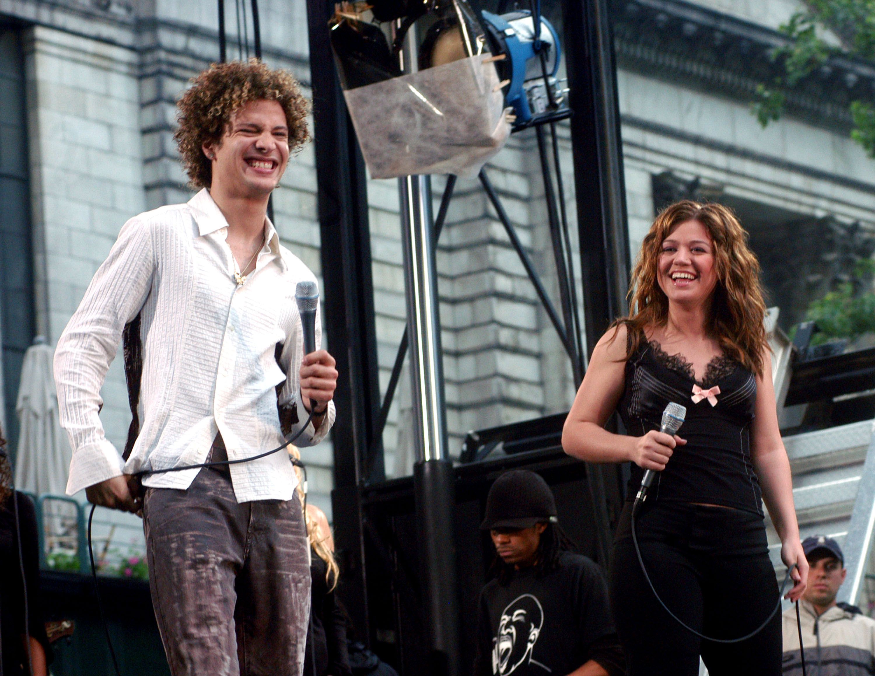 Justin Guarini and Kelly Clarkson during "Good Morning America's" 2003 Concert Series / Getty Images