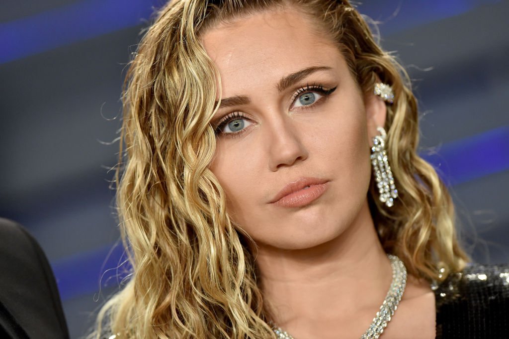 Image Credit: Getty Images / Miley Cyrus attends the 2019 Vanity Fair Oscar Party Hosted By Radhika Jones at Wallis Annenberg Center for the Performing Arts on February 24, 2019.