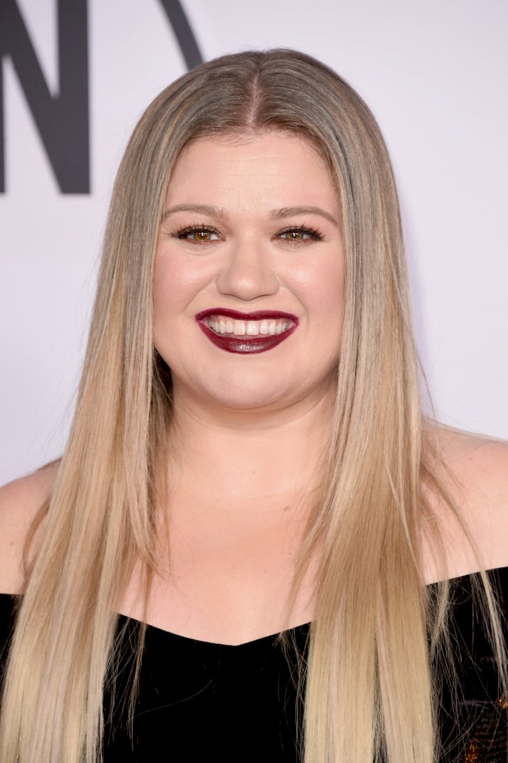 Image Credit: Getty Images / Kelly Clarkson on the red carpet.