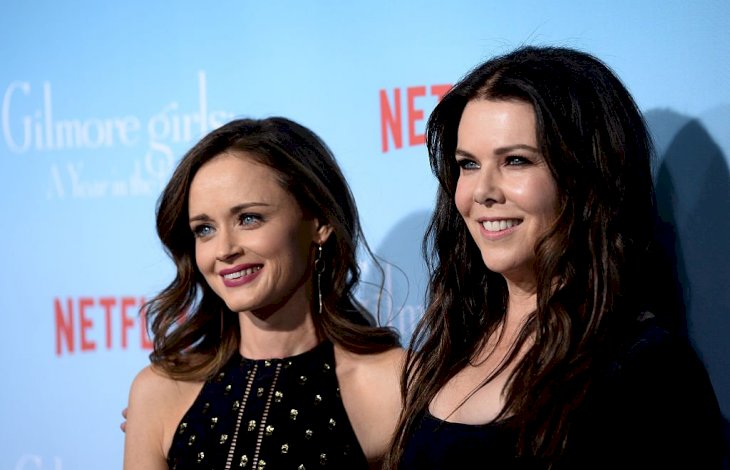Image Credit: Getty Images / Actresses Alexis Bledel (L) and Lauren Graham arrive at the premiere of Netflix's "Gilmore Girls: A Year In The Life".