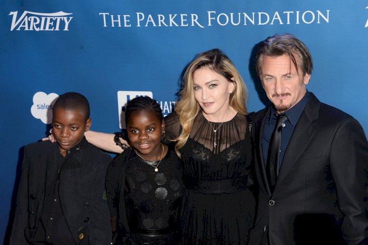 BEVERLY HILLS, CA - JANUARY 09: (L-R) David Banda, Mercy James, musician Madonna, and actor Sean Penn arrive at the 5th Annual Sean Penn & Friends HELP HAITI HOME Gala benefiting J/P Haitian Relief Organization at Montage Hotel on January 9, 2016 in Beverly Hills, California. (Photo by Matt Winkelmeyer/Getty Images)