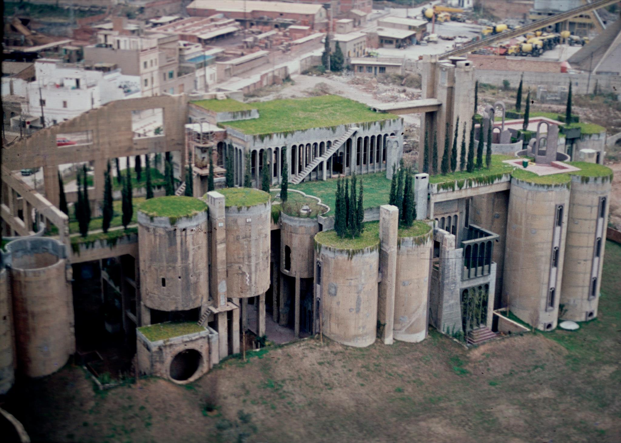 Image Credit: Facebook/Ricardo Bofill Taller de Arquitectura Image Credit: Facebook/Ricardo Bofill Taller de Arquitectura