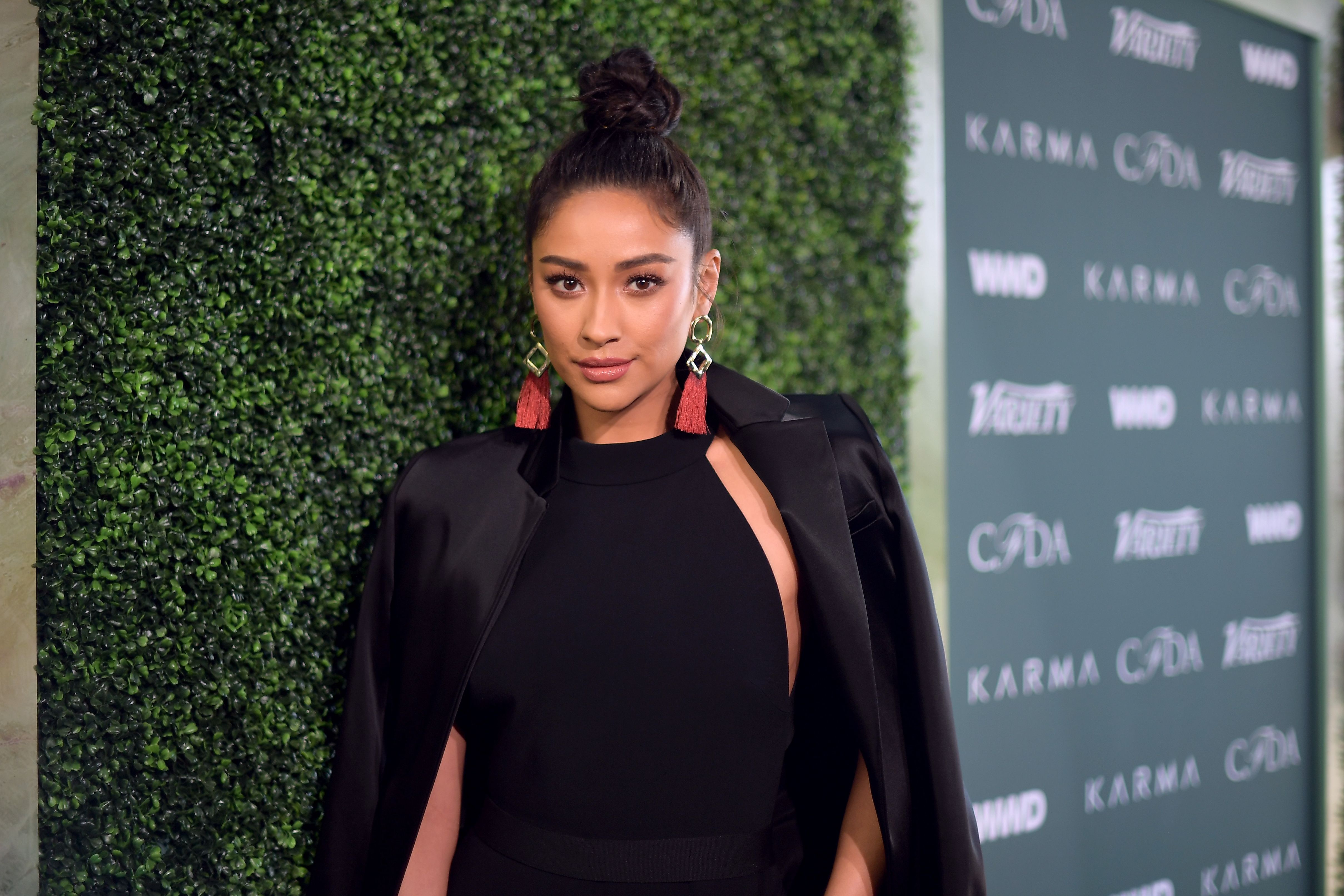 Shay Mitchell alias Emily Fields in PLL | Quelle: Getty Images