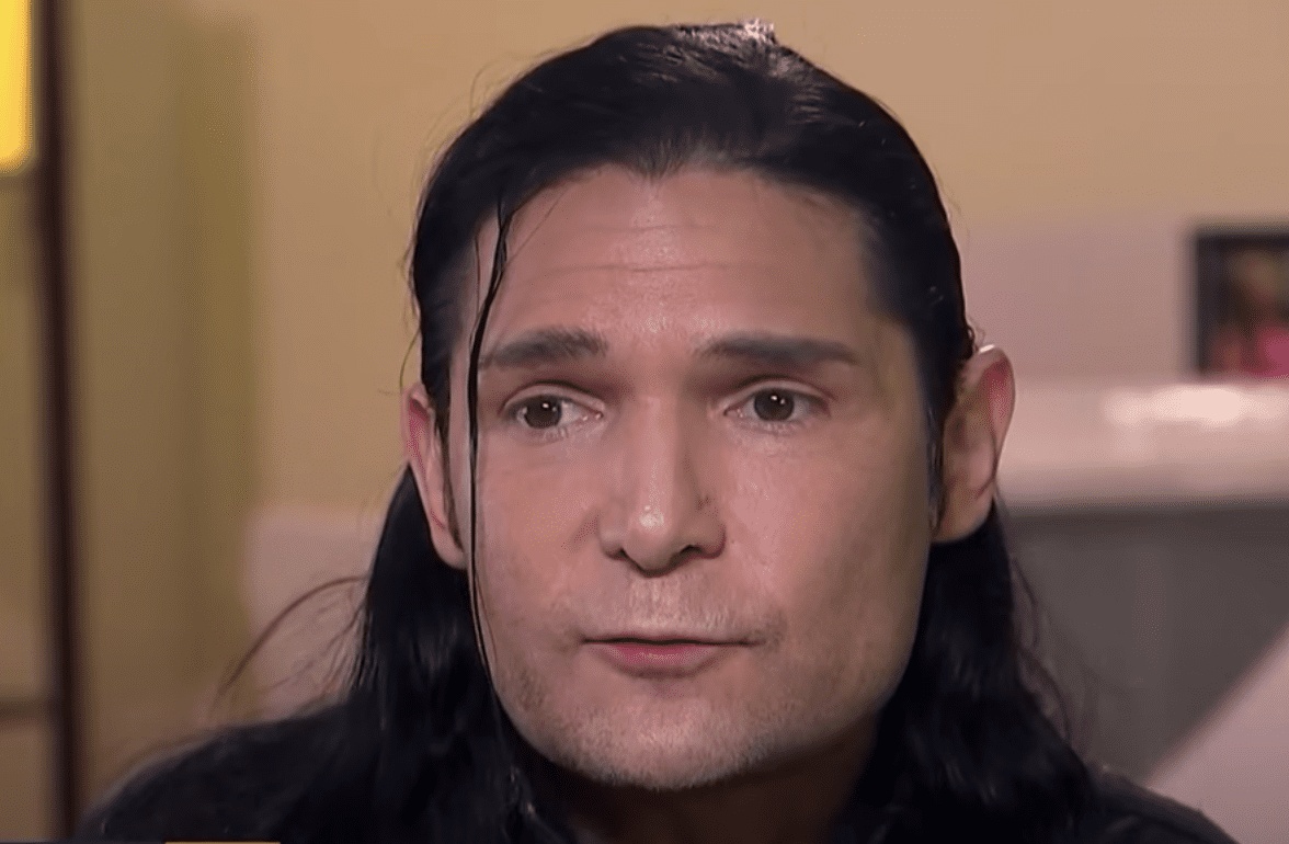 Image Source: Youtube/Access| Feldman having an interview with Access Hollywood