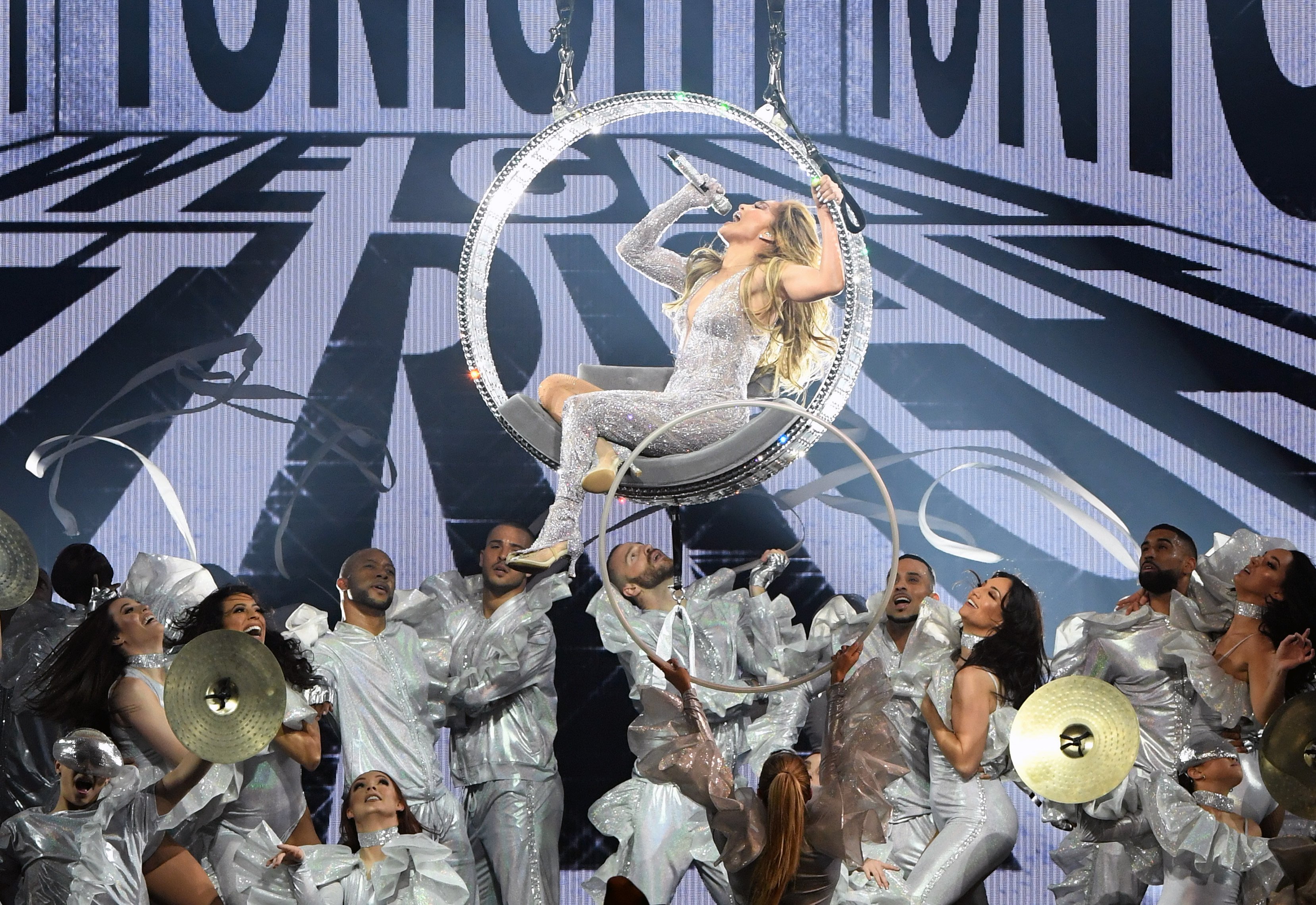 Image Credit: Getty Images / Jennifer Lopez performing with a bunch of dancers.