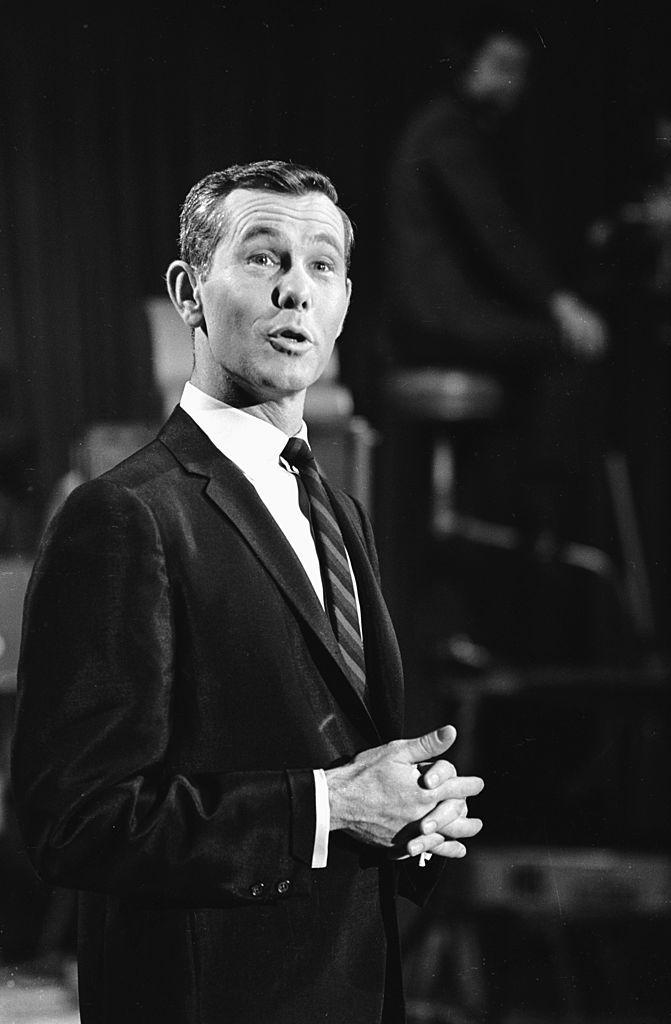 Image Credits: Getty Images / Keystone Features | Johnny Carson, star of NBC's 'Tonight' show, one of the channel's flagship, colour programmes.
