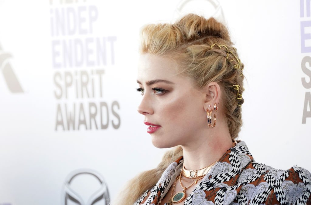 Amber Heard attends the 2020 Film Independent Spirit Awards on February 08, 2020 in Santa Monica, California.