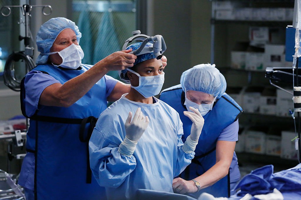 Image Credit: Getty Images/Walt Disney Television via Getty Images/Vivian Zink | Still from a surgery scene in Season twelve