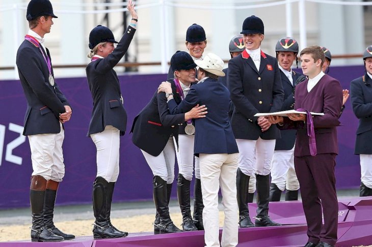 Image Credit: Getty Images/Popperfoto/Professional Sports/Tommy Hindley | Zara Tindall Receiving Silver Medal From Mother Princess Anne