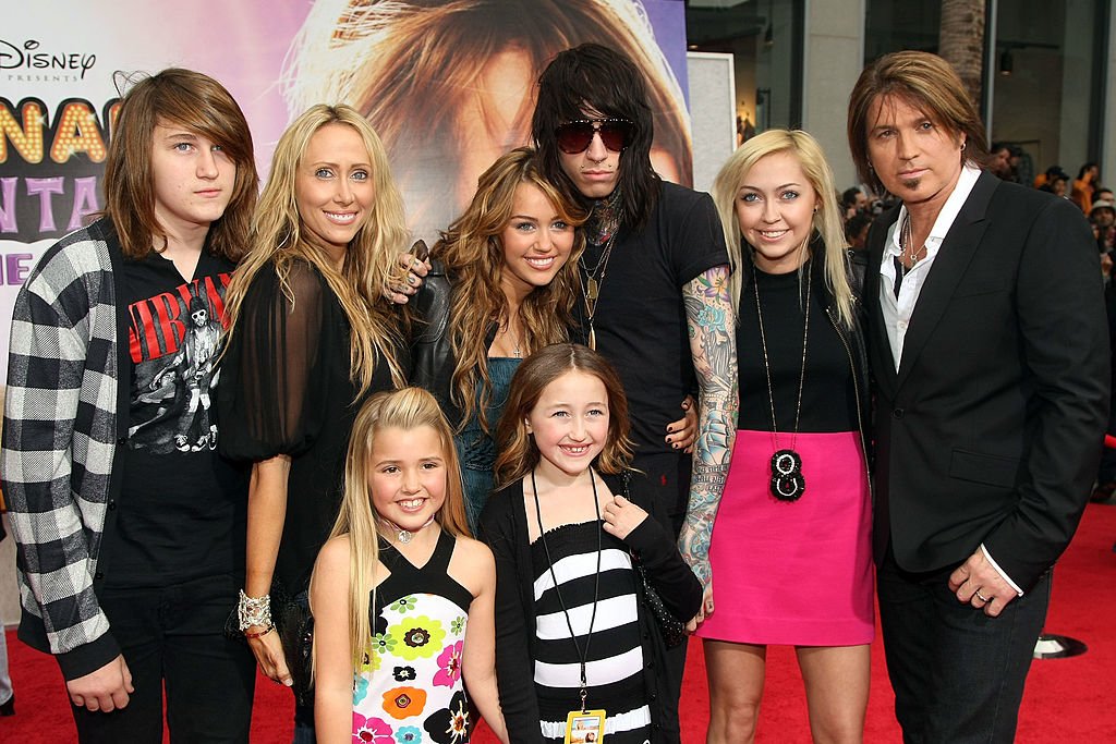 Image Source: Getty Images/The Cyrus family at the Hannah Montana event