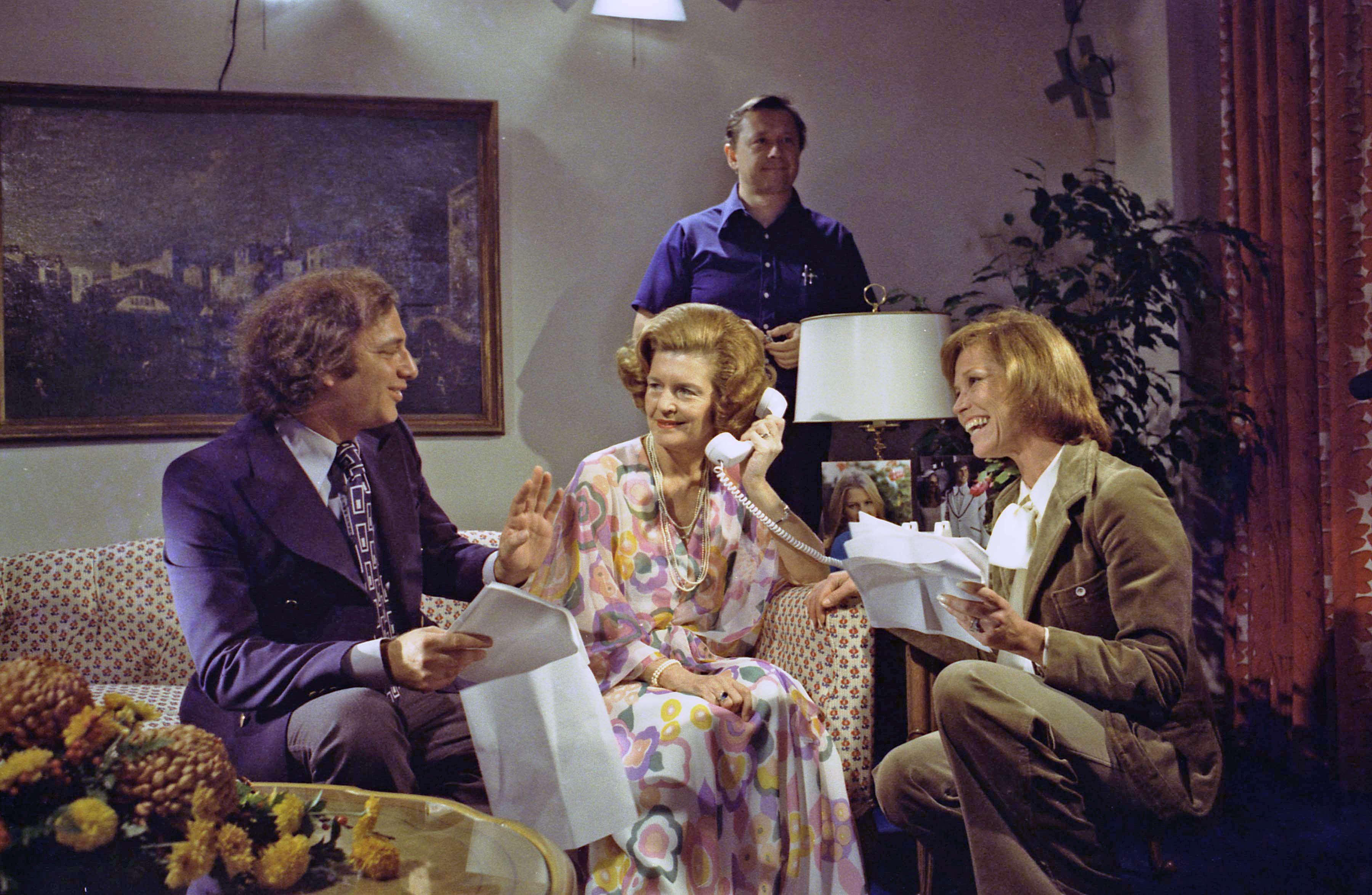 Ed. Weinberger (left) with First Lady Betty Ford and Mary Tyler Moore in 1975 Image Source: Wikimedia Commons.