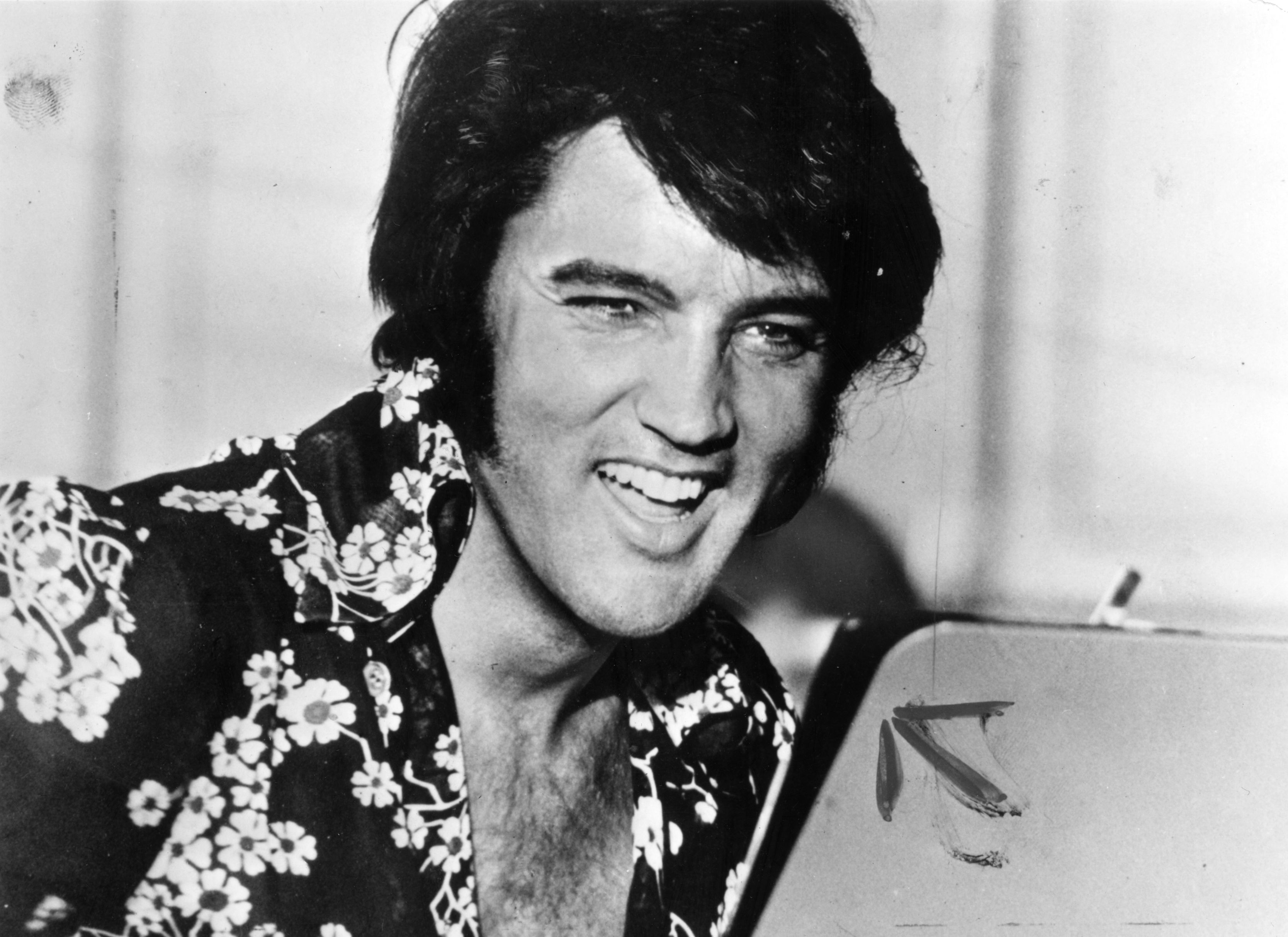 Image Credits: Getty Images | The iconic American star would use show polish to darken his hair