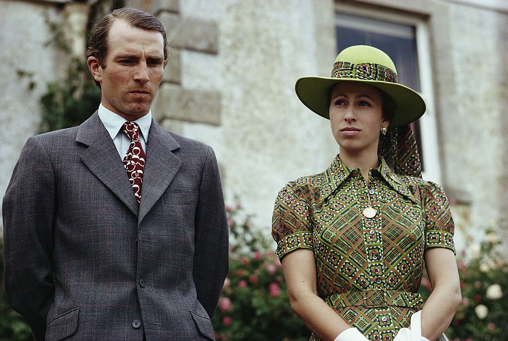 La princesa Anne y su esposo Mark Phillips en Great Somerford, Wiltshire, el 21 de junio de 1975. | Foto: Getty Images