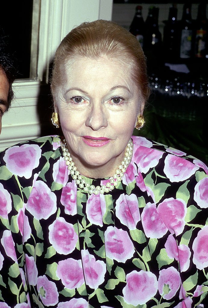 Image Source:Getty Images/Ron Galella Collection/Ron Galella/Joan Fontaine at the 48th Golden Apple Awards