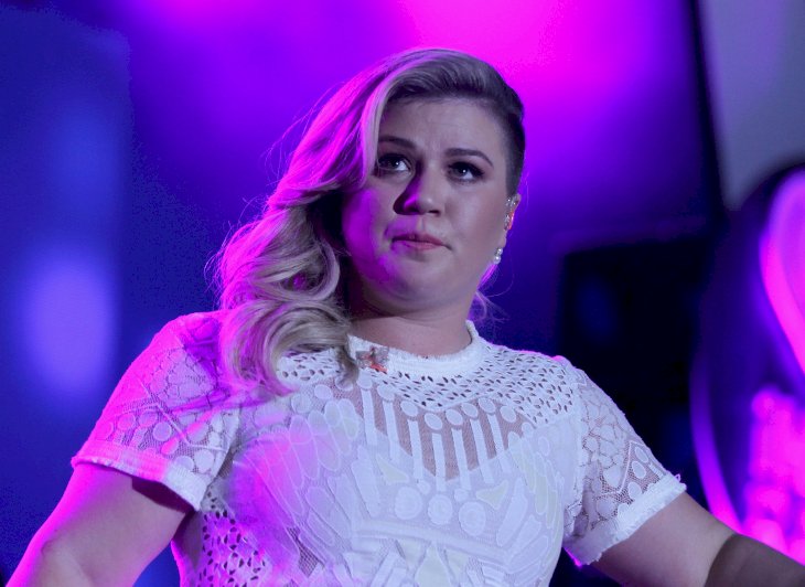 Image Credit: Getty Images / Kelly Clarkson at an event.