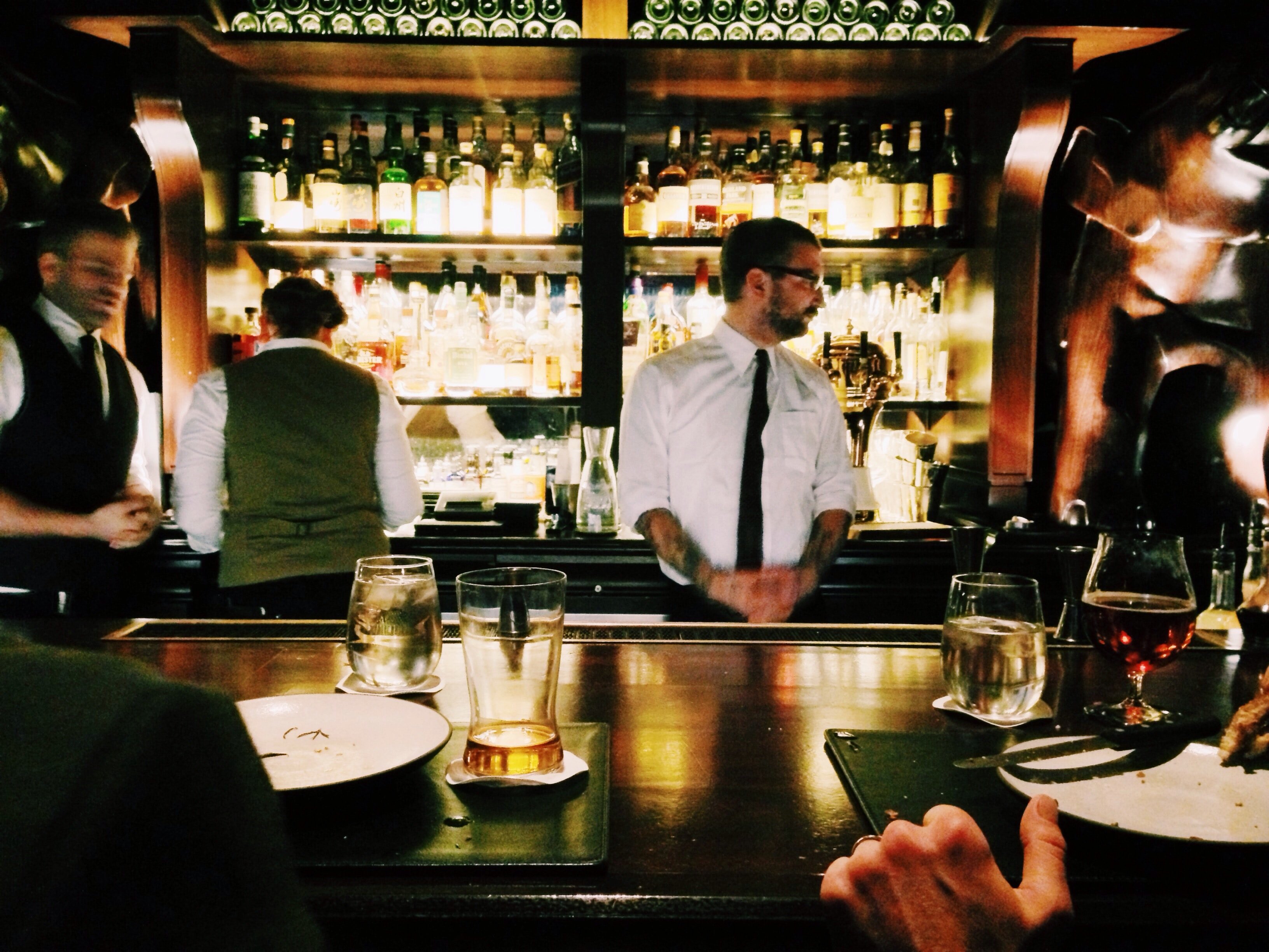 Bartender ignores server | Unsplash Bartender ignores server | Unsplash