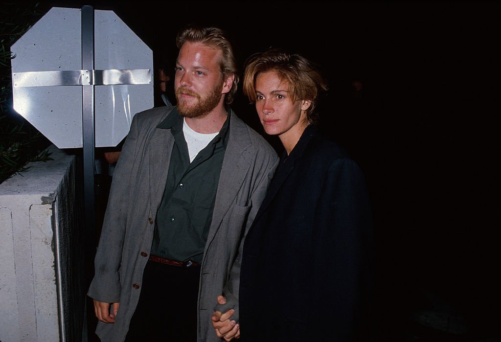 Image Source: Getty Images/Kevin Winter/Actor Kiefer Sutherland and actress Julia Roberts, circa 1990
