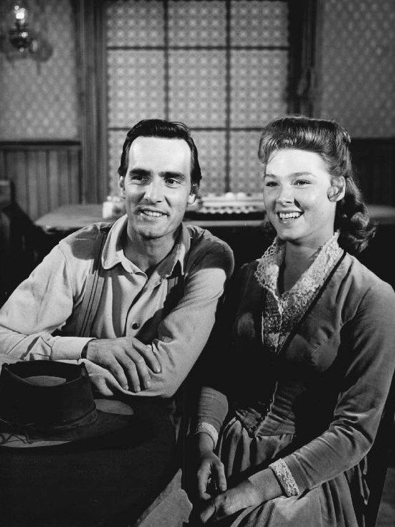 Dennis Weaver with Marriet Hartley | Image Source: Wikimedia Commons (Public Domain)