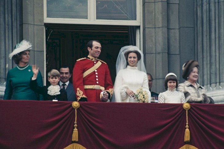 Image Credits: Getty Images / Fox Photos / Hulton Archive | Anne, the Princess Royal and Mark Phillips pose on the balcony of Buckingham Palace in London, UK, after their wedding, 14th November 1973. Image Credits: Getty Images / Fox Photos / Hulton Archive | Anne, the Princess Royal and Mark Phillips pose on the balcony of Buckingham Palace in London, UK, after their wedding, 14th November 1973.
