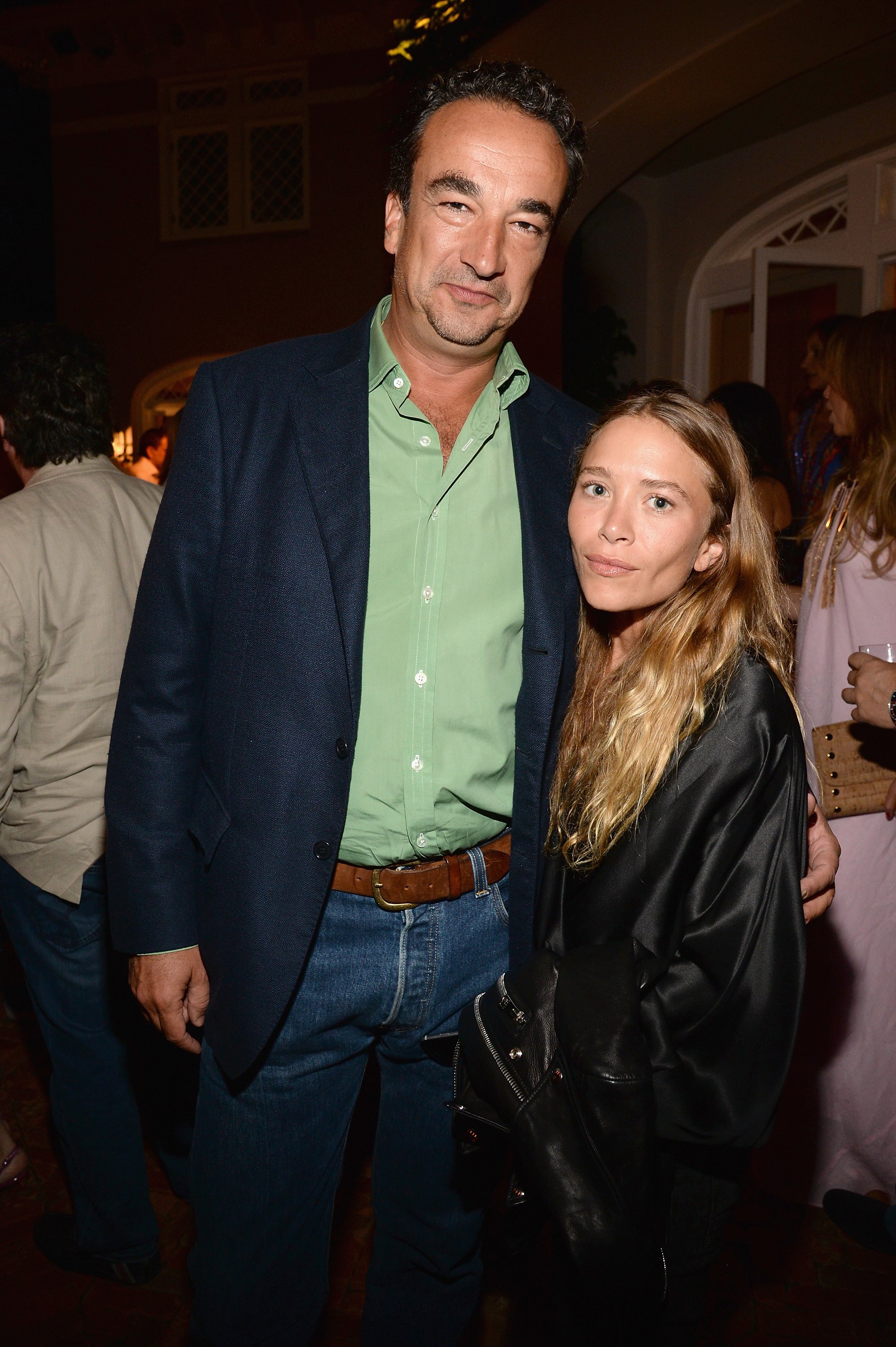 Image Source: Getty Images/Getty Images for The Apollo)/Kevin Mazur | Olivier and Mary-Kate attend the Apollo at the Hamptons