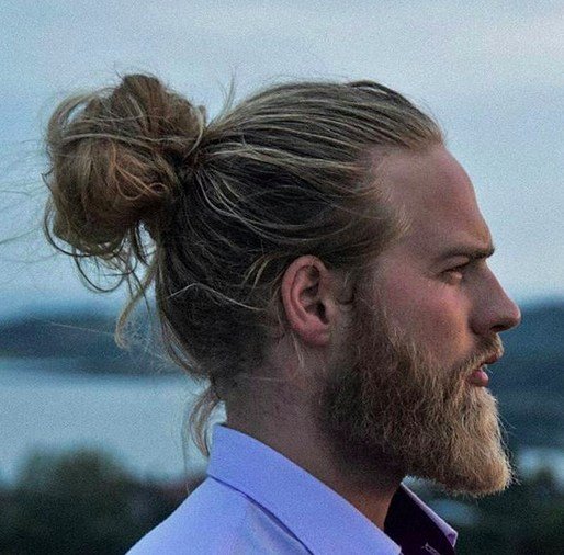 Image credits: manbunhairstyle.net Image credits: manbunhairstyle.net