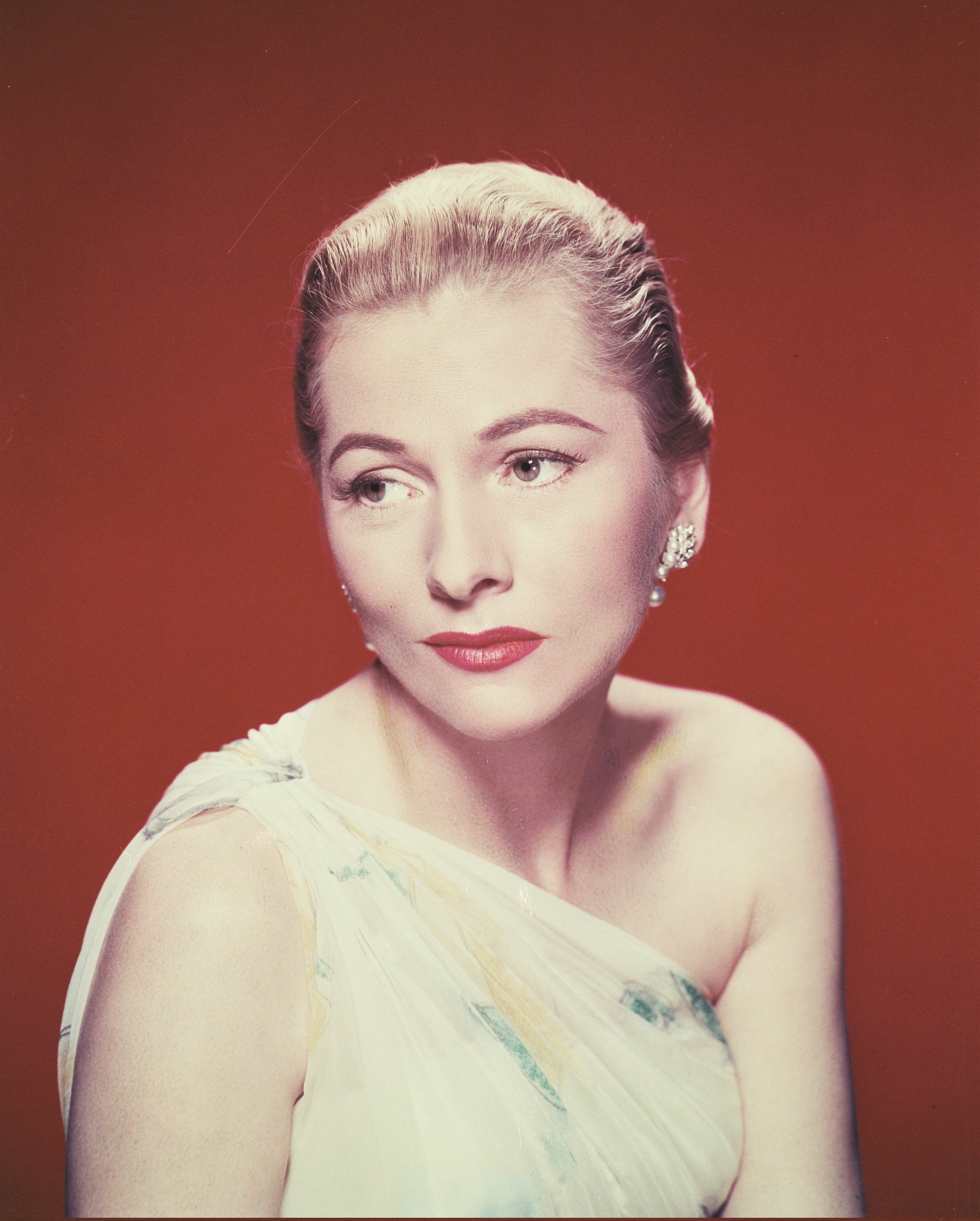 Image Source: Getty Images/Silver Screen Collection/Fontaine wearing a white assymetric top in a studio portrait, circa 1940.